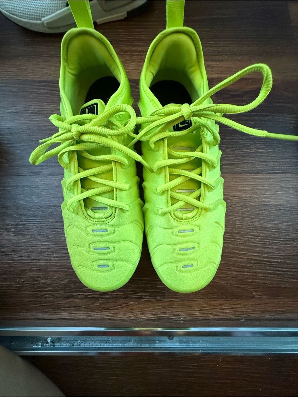 Nike Women’s Neon Lime Athletic Sneakers - Stylish Comfort